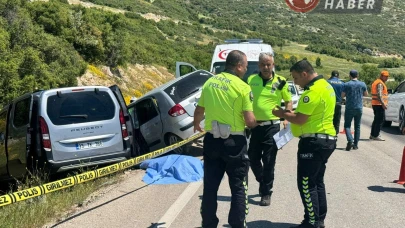 Isparta’da iki otomobil çarpıştı: 1 kişi hayatını kaybetti