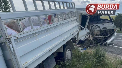 Elazığ’da kamyonetler çarpıştı: 2 kişi yaralandı