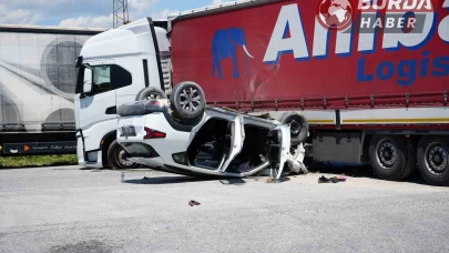 Kapıkule yolunda SUV araç ile tır çarpıştı: 3 kişi yaralandı