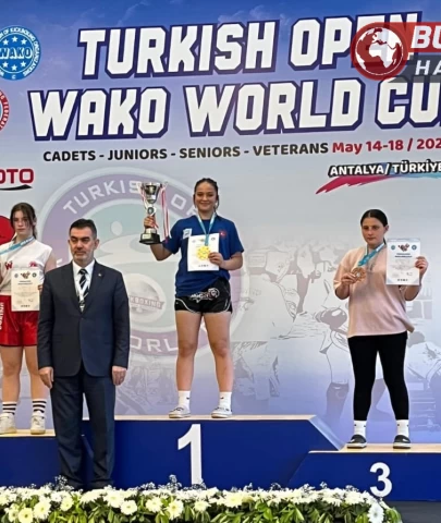 Denizlili kick boksçu Durdane Huy dünya şampiyonu oldu.
