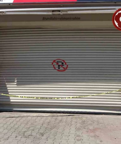 Mersin’de 3 genç, oto yıkama dükkanında ölü olarak bulundu.