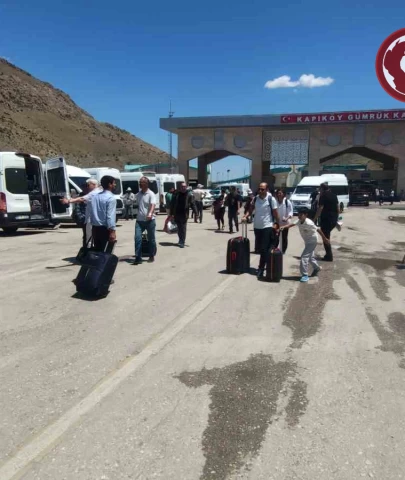 Umman, İran’daki vatandaşlarını tahliye etmeye başladı.