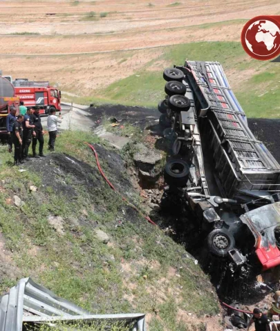 Şırnak'ta devrilen tırda sıkışan sürücü hayatını kaybetti