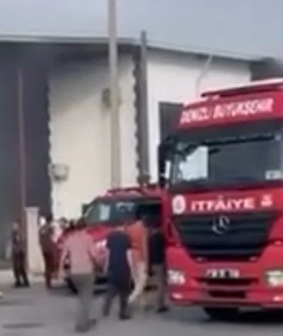 Denizli'de Bir İş Yerinde Çıkan Yangın Paniğe Neden Oldu
