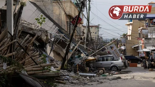 Filipinler’de 7.4 büyüklüğünde deprem oldu, tsunami uyarısı yapıldı.