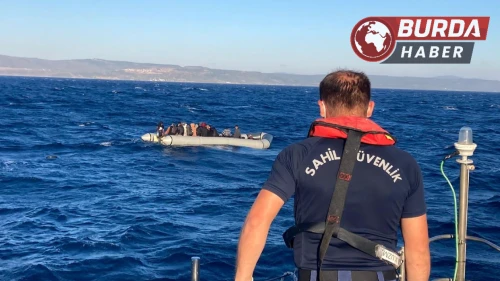 Sahil Güvenliği, Yüzerek Sahile Ulaşan 2 Kaçak Göçmeni Kurtardı