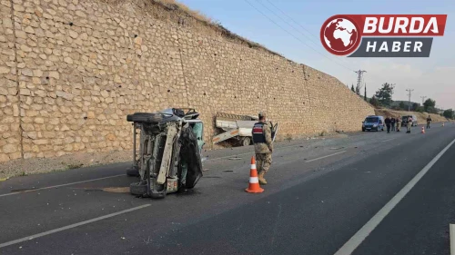 Trafik Kazasında Kamyonet, Hafif Ticari Araca Arkadan Çarptı: 4 Yaralı