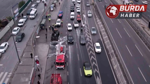 Zeytinburnu'nda İş Makinesi Alev Aldı! Trafikte Yoğunluk Oluştu