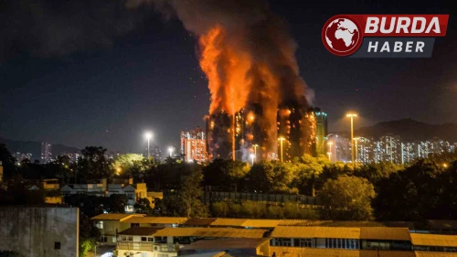 Hong Kong'da Gökdelende Çıkan Yangında 13 Kişi Hayatını Kaybetti