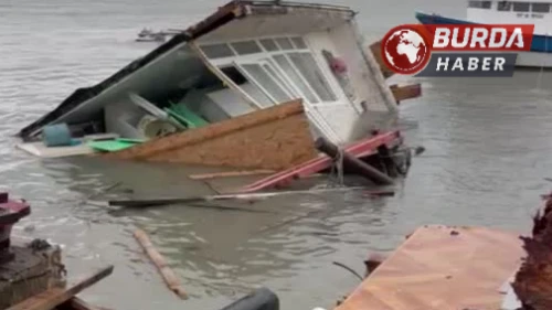 Sinop’ta Şiddetli Fırtına Balıkçı Barınağını Harabeye Çevirdi