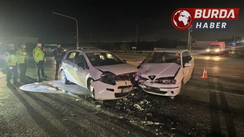 Kırmızı Işık İhlali Sonucu Meydana Gelen Kazada 2 Kişi Yaralandı