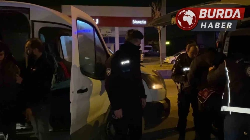 Erzurum'da 37 Kaçak Göçmen ve 10 Organizatör Operasyonla Yakalandı