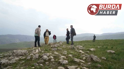 Muş’ta hayvan otlatan köylüler yeni bir kale keşfetti.