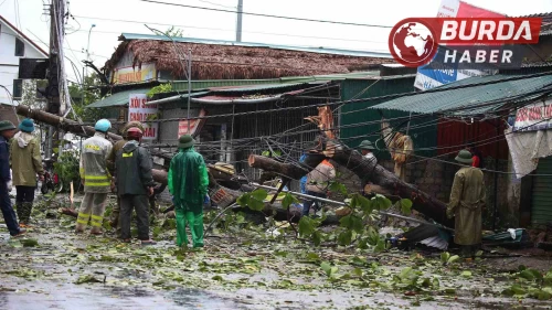 Vietnam’ı vuran Kajiki Tayfunu nedeniyle 3 kişi hayatını kaybetti.