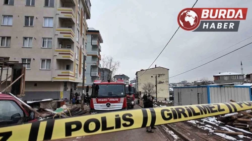 Sultanbeyli'de 5 Katlı Binada Çıkan Yangında 12 Kişi Kurtarıldı