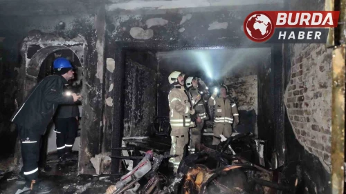 Kadıköy'de 4 Katlı Binada Çıkan Yangında 1'i Ağır 8 Kişi Yaralandı