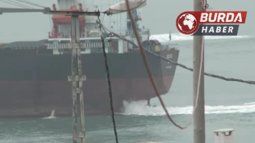 Sarıyer’de Karaya Oturan Gemi İçin Kurtarma Çalışmaları Devam Ediyor