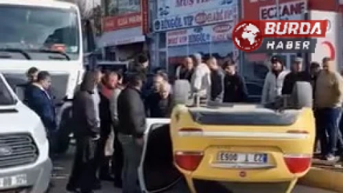 Beton mikseri ile çarpışan taksi ters döndü: 1 yaralı