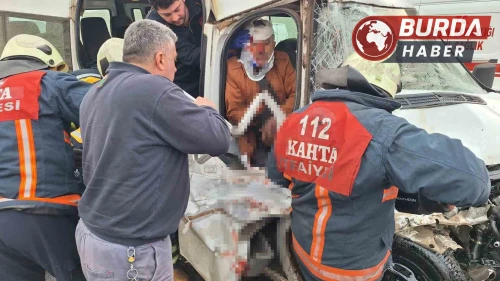Adıyaman'da Tır ile Minibüs Çarpıştı, 7 Kişi Yaralandı