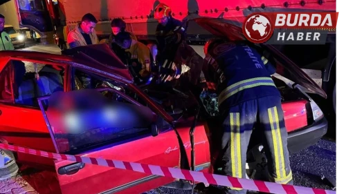 Tıra yandan çarpan otomobilde 1 kişi hayatını kaybetti