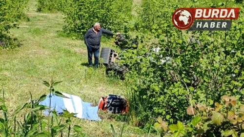 Emekli polis devrilen traktörün altında hayatını kaybetti
