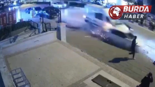 Ambulansın karıştığı zincirleme kazada 3 kişi yaralandı