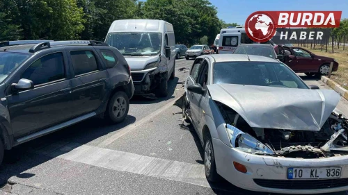 Balıkesir’de 6 araç zincirleme kaza yaptı; 2 kişi yaralandı