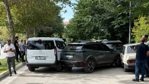 Elazığ'da meydana gelen zincirleme kazada 8 kişi yaralandı!