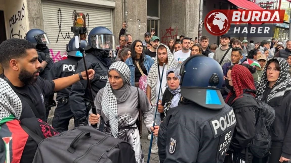 Almanya’da Filistin’e destek gösterisinde polisten sert müdahale!