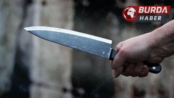 Kucağındaki bebeğe aldırmadan defalarca bıçakladı.