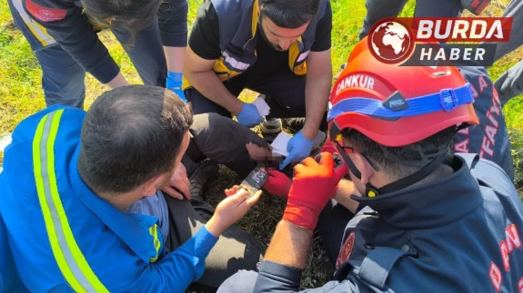 Ceyhan'da Ayağı Testereye Sıkışan Kişiyi İtfaiye Ekipleri Kurtardı