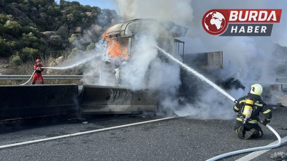 Muğla-Aydın Karayolunda Kaza Yapan Tır Yangında Kül Oldu