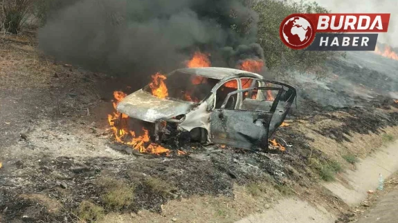 Adana-Mersin Yolunda Otomobil Alev Aldı, Aile Son Anda Kurtuldu