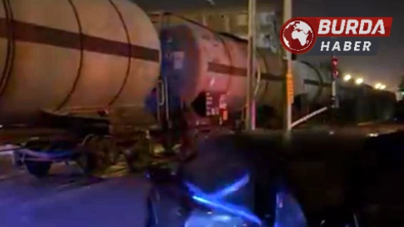 Diyarbakır'da Tren ile Otomobil Kaza Yaptı: 1 Kişi Yaralandı