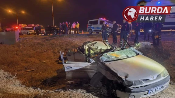 Batman'da Tıra Çarpan Otomobil Şarampole Devrildi: 2 Küçük Kardeş Öldü