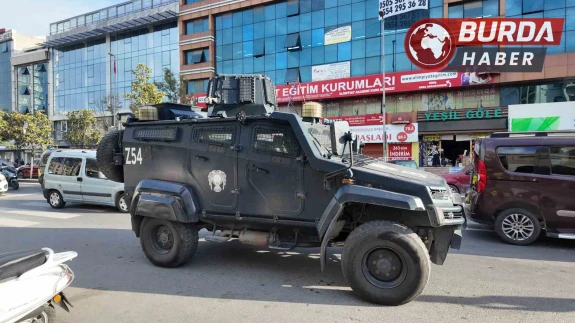 Esenyurt'taki Otele El Bombası Atıldı Polis Şüphelileri Arıyor