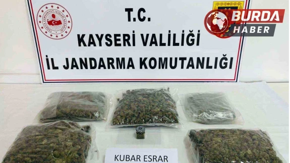 Kayseri'de Sehpa Arasına Zulalanmış 4 Kilo Uyuşturucu Yakalandı