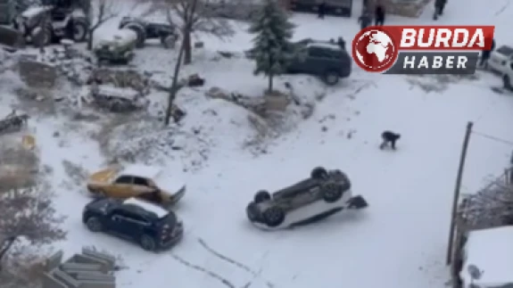 Malatya'da Kayan Araç Park Halindeki Aracı Devirdi