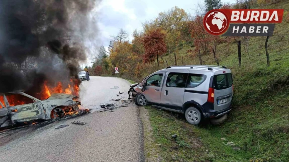 Kastamonu'da Kamyonetle Otomobil Çarpıştı: 2 Yaralı