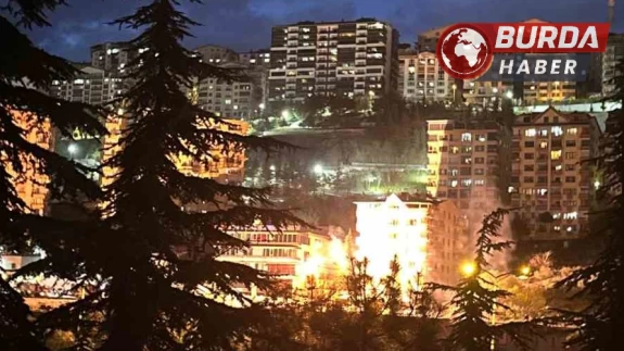 Ankara’da elektrik direklerinde yaşanan patlamalar korku saçtı.