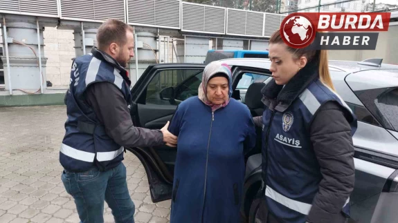 Öğretmen kızını boğarak öldüren anne olaya intihar süsü verdi.