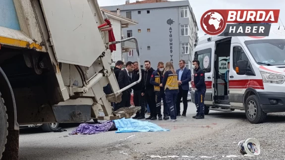 Karasu Belediyesi’ne ait çöp kamyonu 70 yaşındaki yaşlı adamı ezdi.