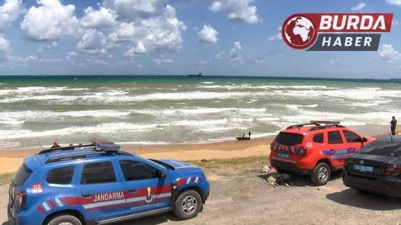 Sarıyer’de yasaklara rağmen denize giren 2 genç kayboldu.