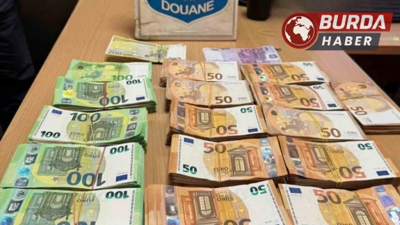 Tırlara gizlenen  200 bin euro sınırda yakalandı