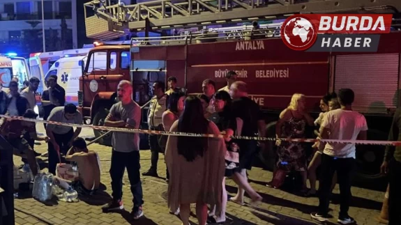 Antalya’da 5 yıldızlı otelde yangın:  622 turist tahliye edildi
