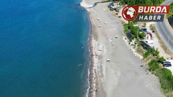 Akçakoca’da yasağın kalkmasına rağmen sahiller boş kaldı.