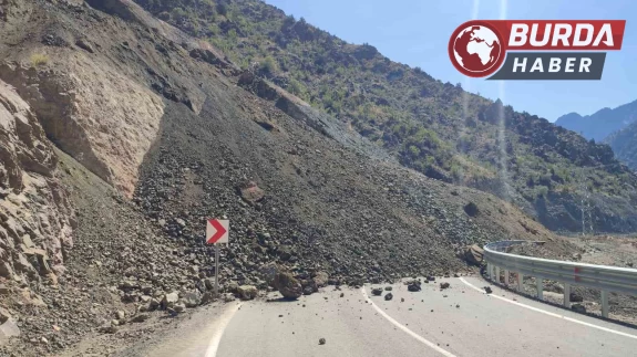 Artvin’in Yusufeli ilçesinde heyelan meydana geldi.