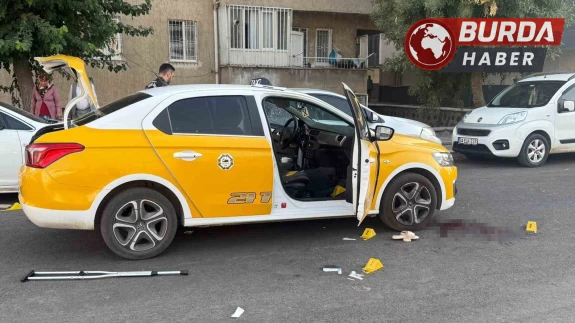 Eşinden kaçmak isteyen kadına silahlı saldırı: 3 yaralı