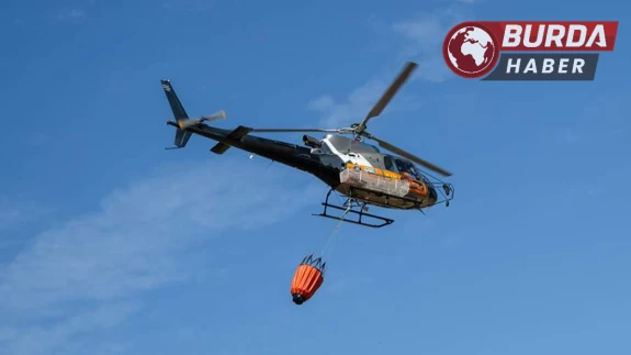 Fransa’da bir helikopter orman yangınına müdahale ederken göle düştü.
