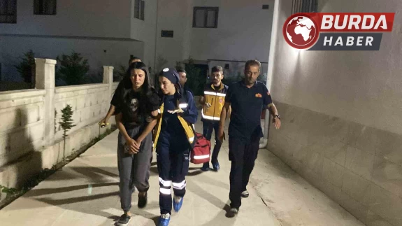 Eşinin eve kilitlediği kadın hap içip intihara kalkıştı.